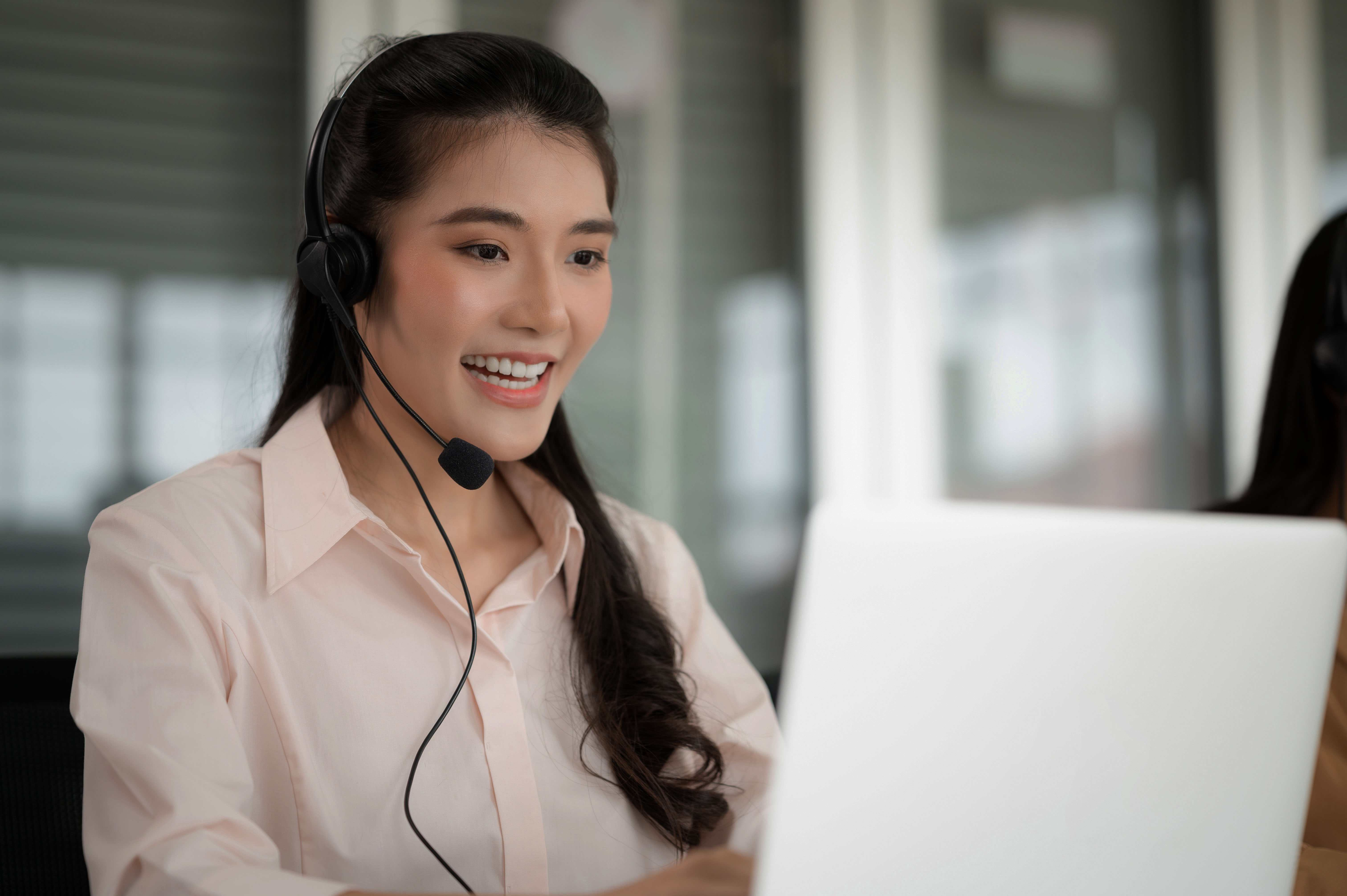 Video remote interpreting on screen